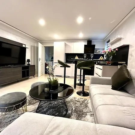 Apartment City *