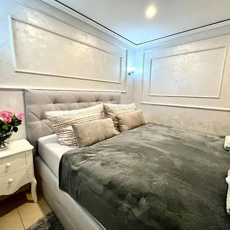 City Apartment *